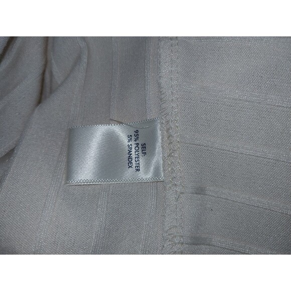 BKE Large Cream Twisted Hem Top - Picture 7 of 8